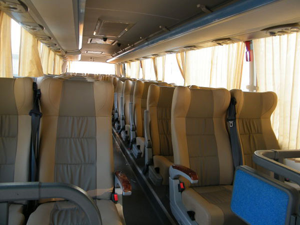 來(lái)自靈魂的拷問(wèn):(大巴租車(chē)價(jià)格和安全哪個(gè)更重要?)