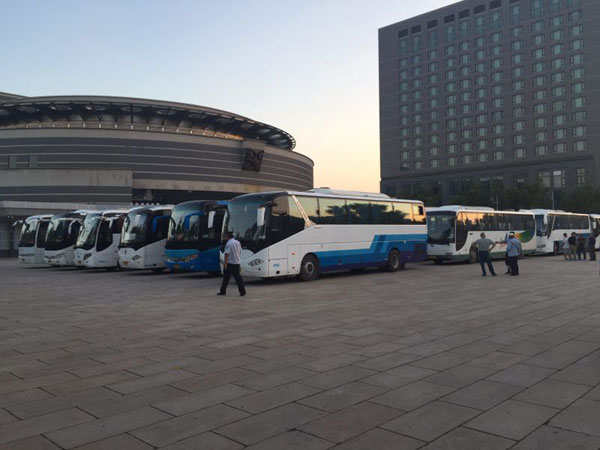 別急，教你解決企業年會大巴車（深圳企業年會包車）